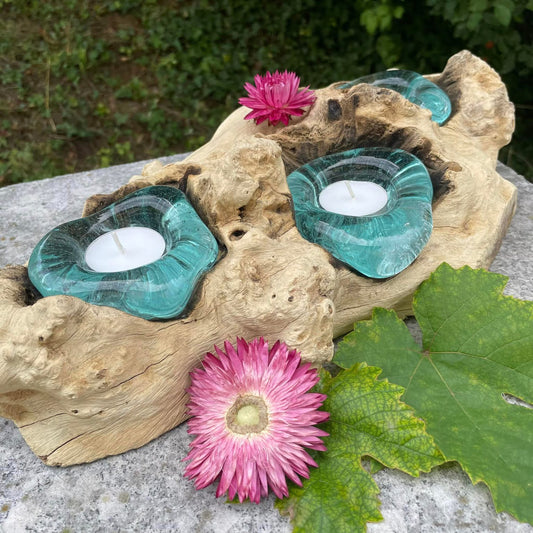 Teelichthalter aus Kaffeestrauch-Wurzelholz 3-flammig mit Upcycling-Glasschälchen – Unikat von WUNDERSTEIN