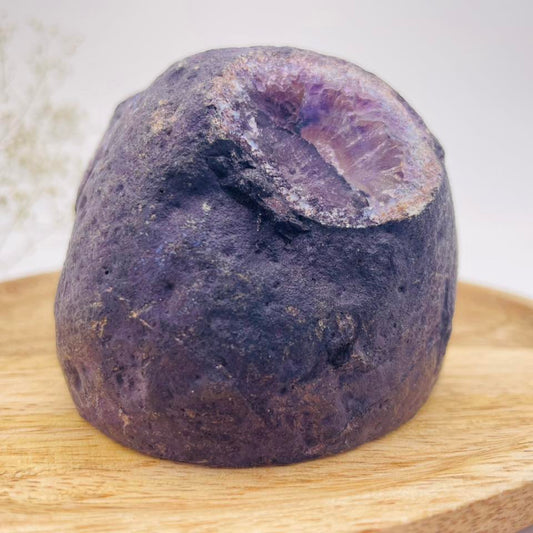 Nahaufnahme Achat-Basecut Violett Nr. 5 – intensive Violett- und Lilatöne, WUNDERSTEIN