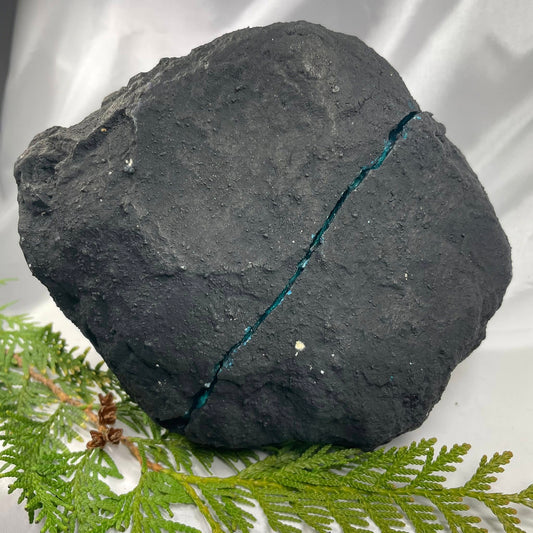 Aufgebrochene Quarzgeode XL mit glitzernden Kristallen – farbenfrohes Naturwunder, handverlesen von WUNDERSTEIN
