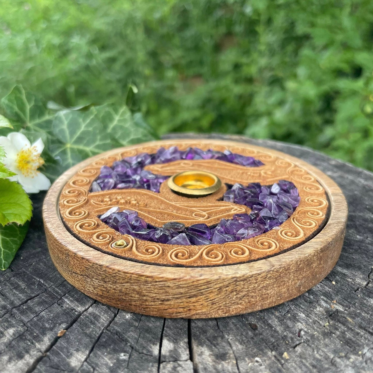 Räucherhalter Heilende Hände mit Amethyst – Mangoholz für Stäbchen & Kegel