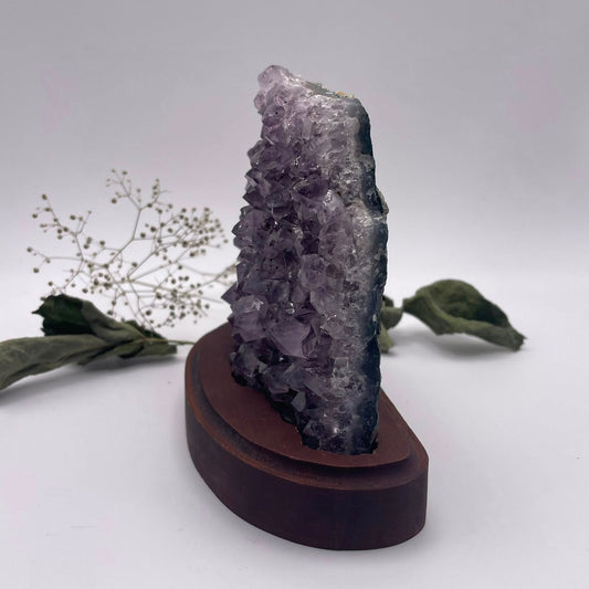 Amethystdrusenstück auf Holz Nr. 3