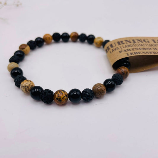 Detailansicht Burning Love Edelsteinarmband mit Lava und Onyx – handgefertigt von WUNDERSTEIN