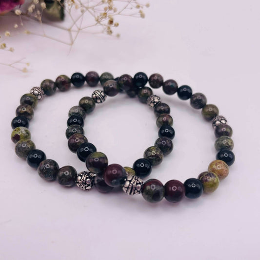 Draufsicht Armband Drachenblut-Jaspis & Schwarzer Turmalin – handverlesen von WUNDERSTEIN, Herzchakra & Schutzstein