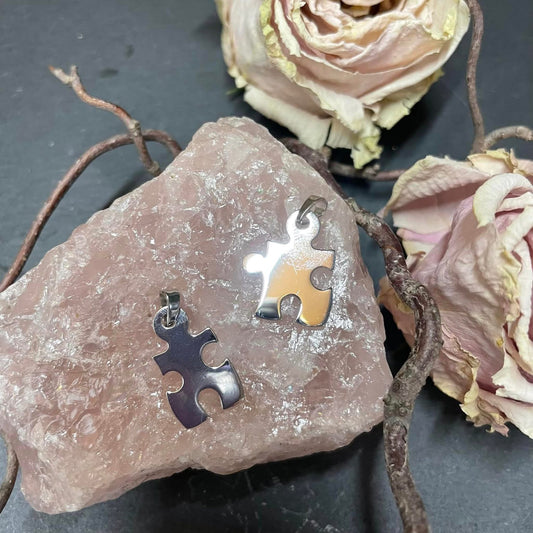 Detailansicht Puzzle-Anhänger für Paare – 925 Silber, Symbol für Zusammengehörigkeit, WUNDERSTEIN