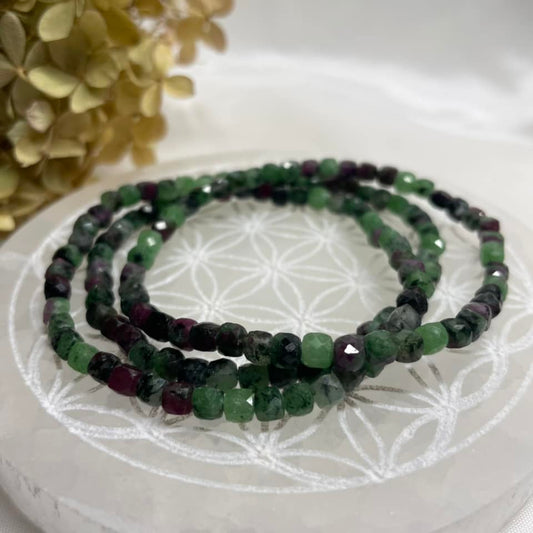 WÜRFEL-ARMBAND 4mm - Rubin-Zoisit