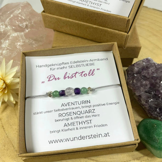 Detailansicht Edelstein-Armband Selbstliebe mit Pullstring-Verschluss und 925er Silberteilchen – WUNDERSTEIN