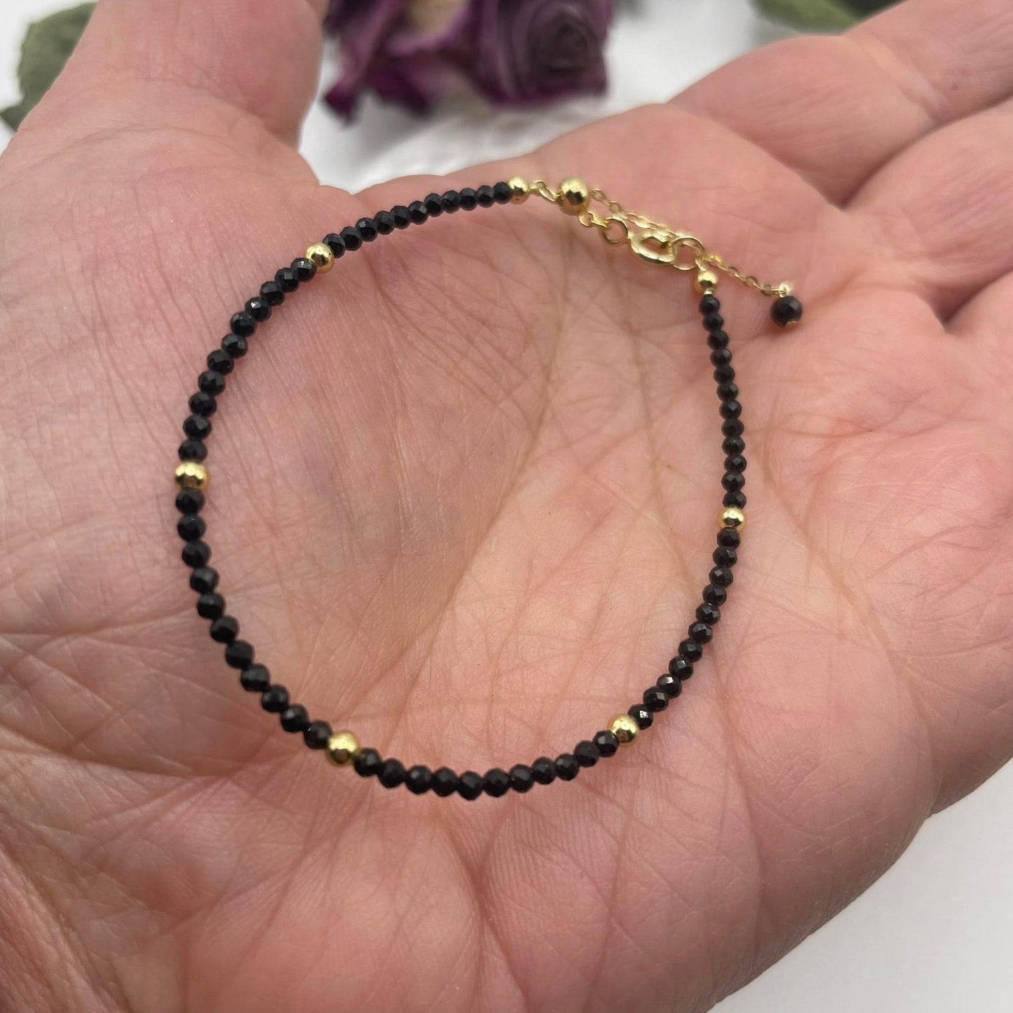 Zierliches Spinell & Gold Armband mit Verlängerungskettchen – WUNDERSTEIN