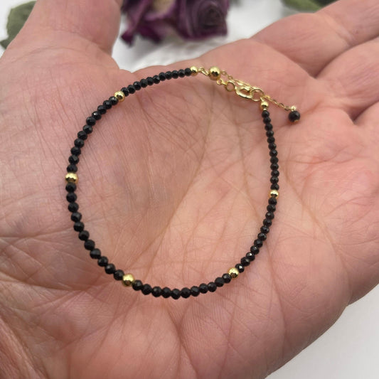 Zierliches Spinell & Gold Armband mit Verlängerungskettchen – WUNDERSTEIN