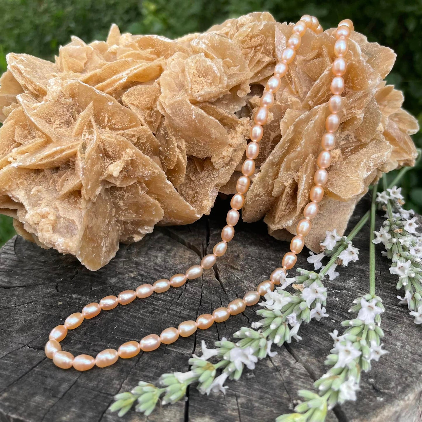 Kette mit lachsfarbigen Süßwasserperlen „Rice“ (42–46 cm)