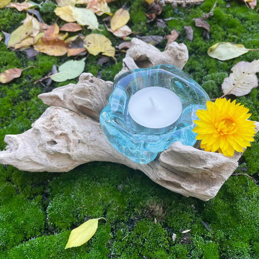 Teelichthalter aus Kaffeestrauch-Wurzelholz mit Upcycling-Glasschälchen – Unikat von WUNDERSTEIN