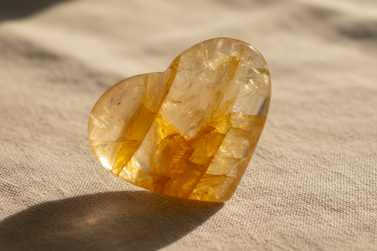 Golden Healer Herz – Limonitquarz in warmem Goldton, handverlesen von WUNDERSTEIN