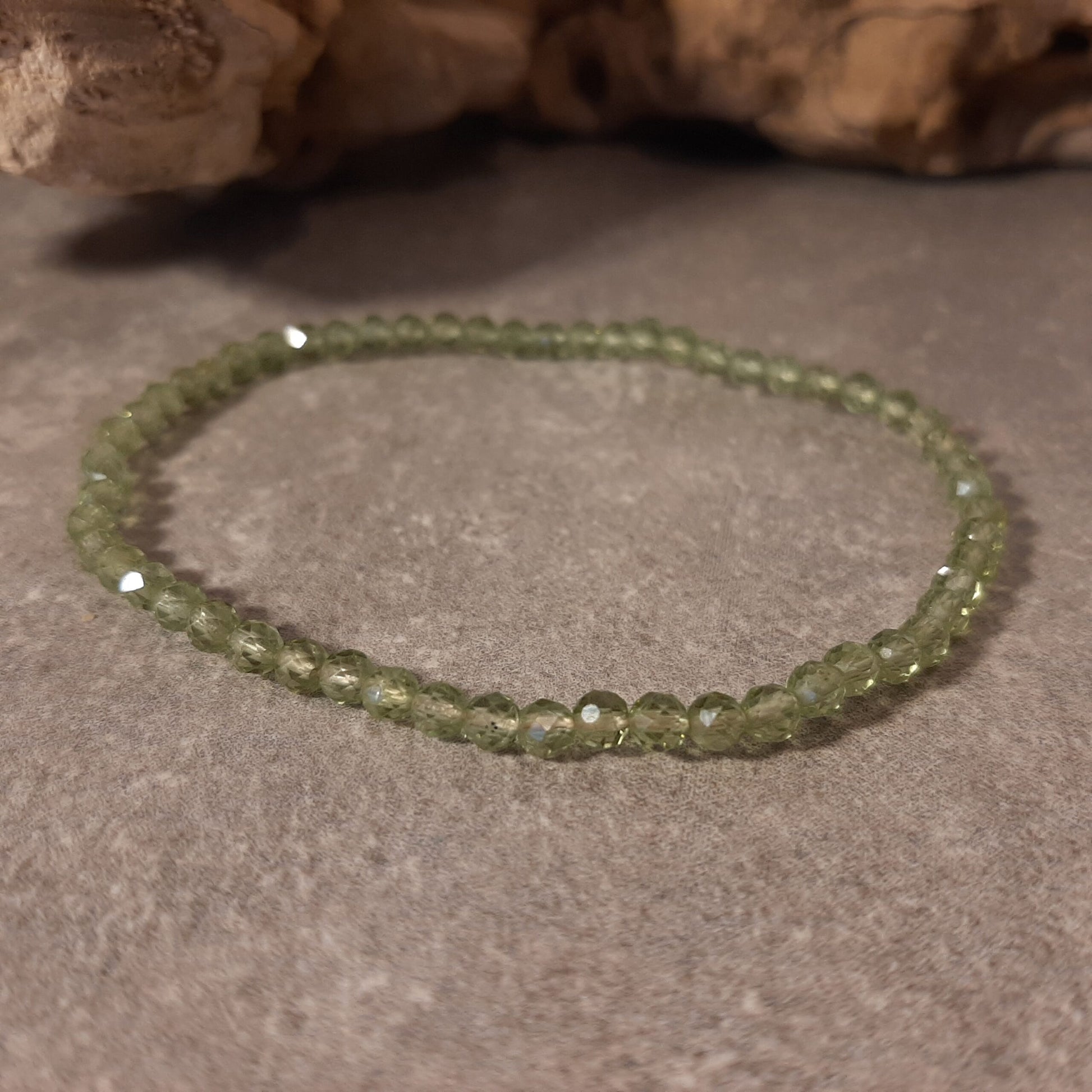 Kugelarmband facettiert - Olivin