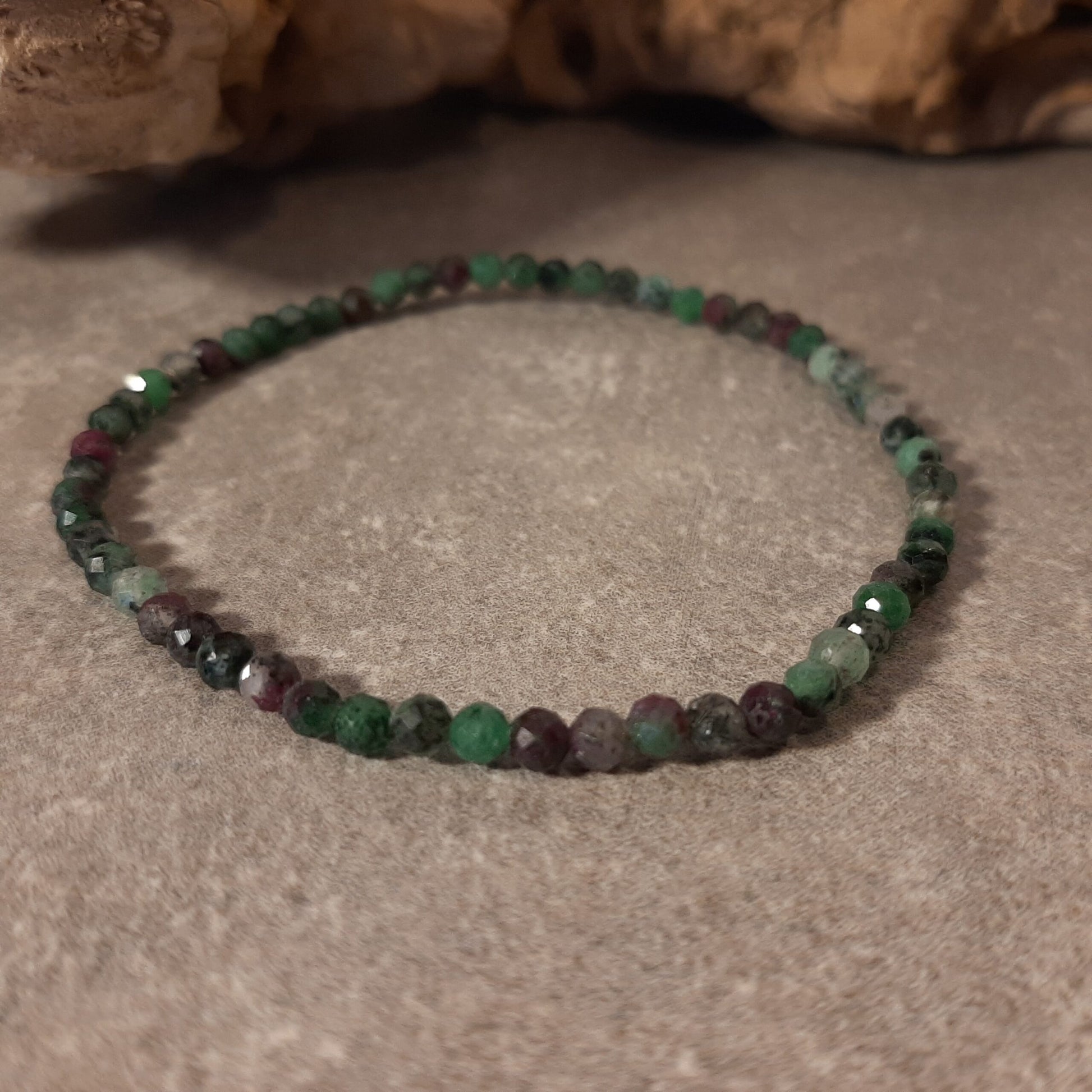 Kugelarmband facettiert - Rubin-Zoisit