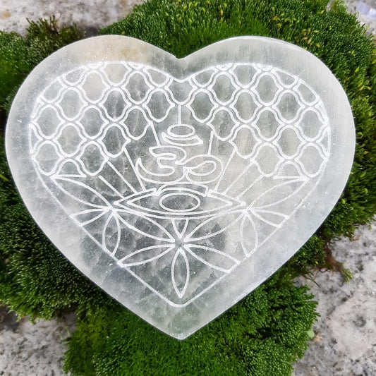 Selenit-Herz mit "Ohm"