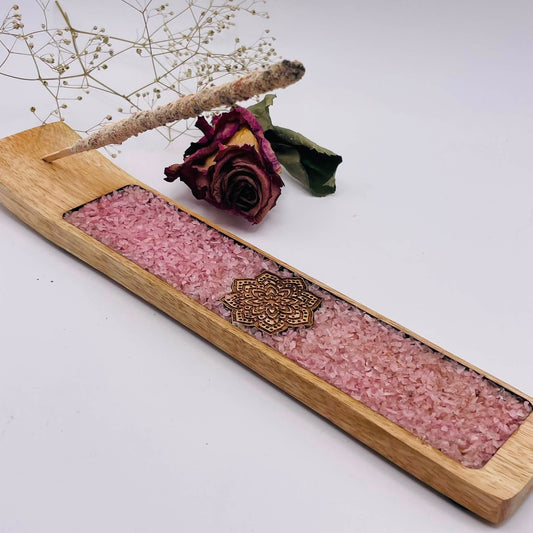 Räucherstäbchenhalter Mandala mit Rosenquarz aus Mangoholz, 25 cm – für Räucherstäbchen – Unikat von WUNDERSTEIN
