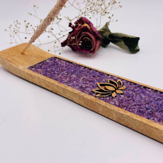 Räucherstäbchenhalter Lotus mit Amethyst aus Mangoholz, 25 cm – für Räucherstäbchen – Unikat von WUNDERSTEIN
