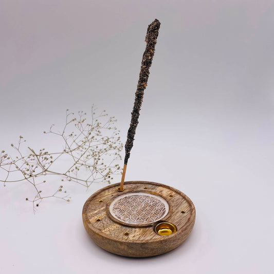 Draufsicht Räucherhalter Blume des Lebens – runder Holzhalter Ø 10 cm, handverlesen von WUNDERSTEIN für Räucherkegel und Räucherstäbchen
