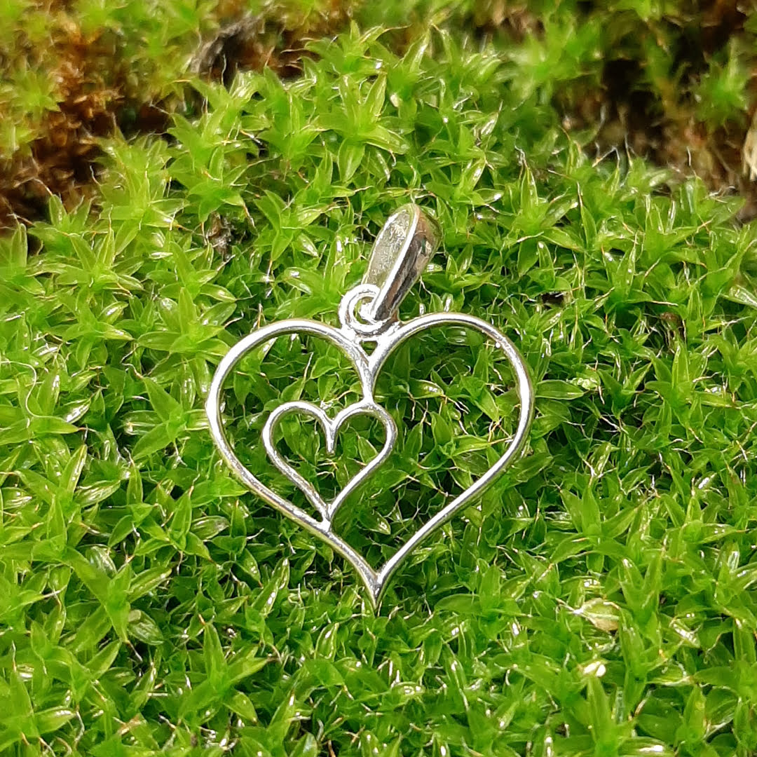 Herzanhänger Silber  – perfektes Geschenk zum Muttertag, Valentinstag oder Geburtstag von WUNDERSTEIN
