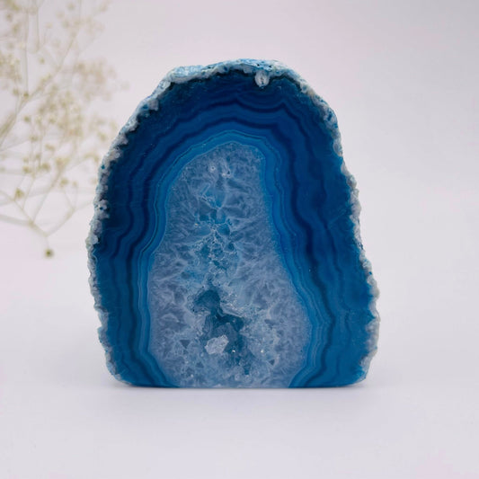 Achat-Basecut Blau Nr. 3 – freistehendes Unikat mit konzentrischer Schichtung, WUNDERSTEIN