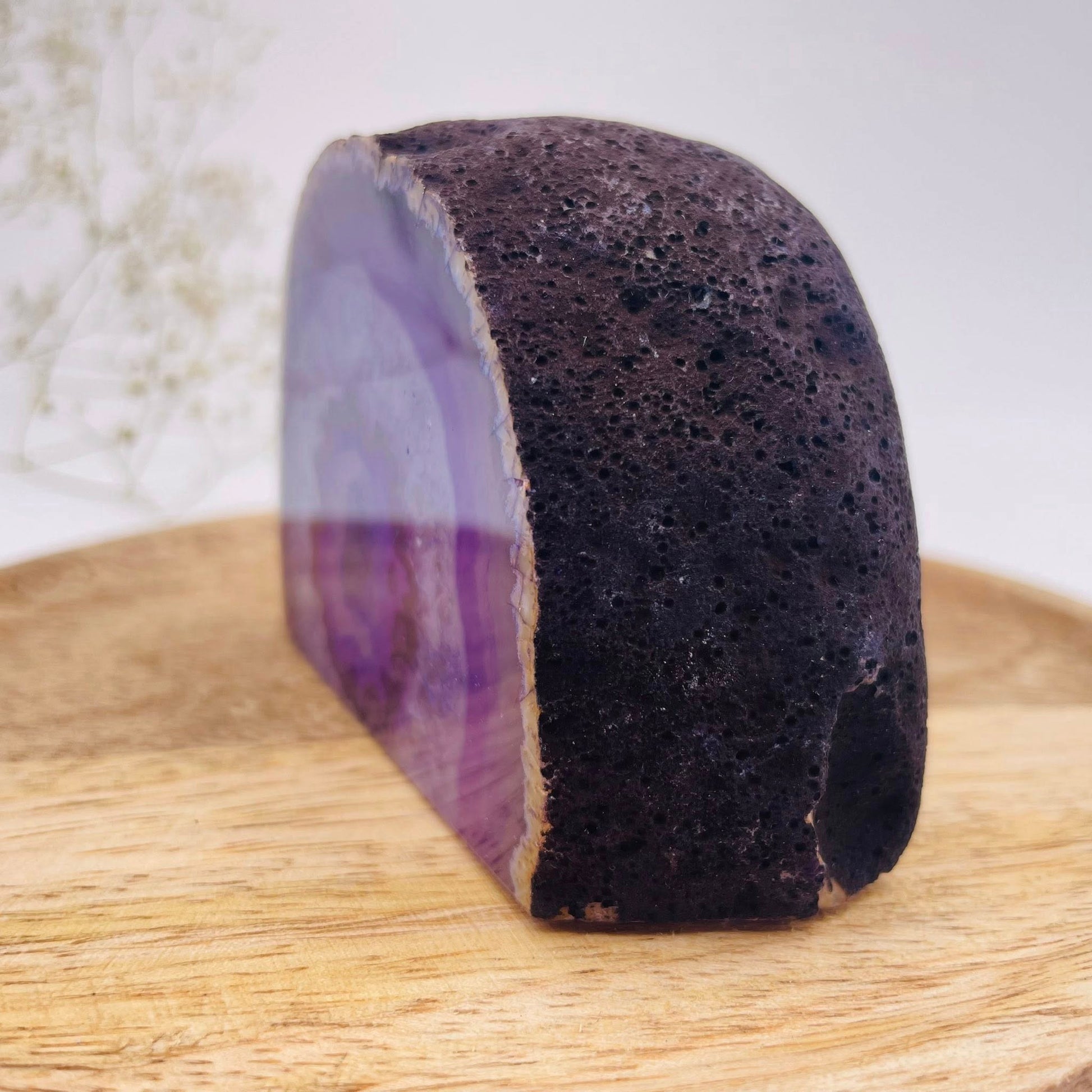 Nahaufnahme Achat-Basecut Violett Nr. 6 – intensive Violett- und Lilatöne, WUNDERSTEIN