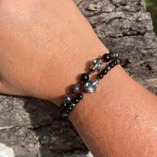 Armband "Zweireihig mit Totenköpfen"