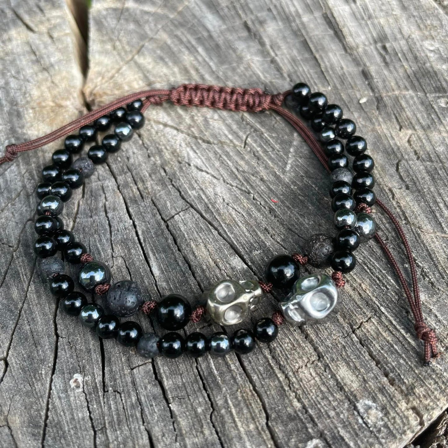 Armband "Zweireihig mit Totenköpfen"