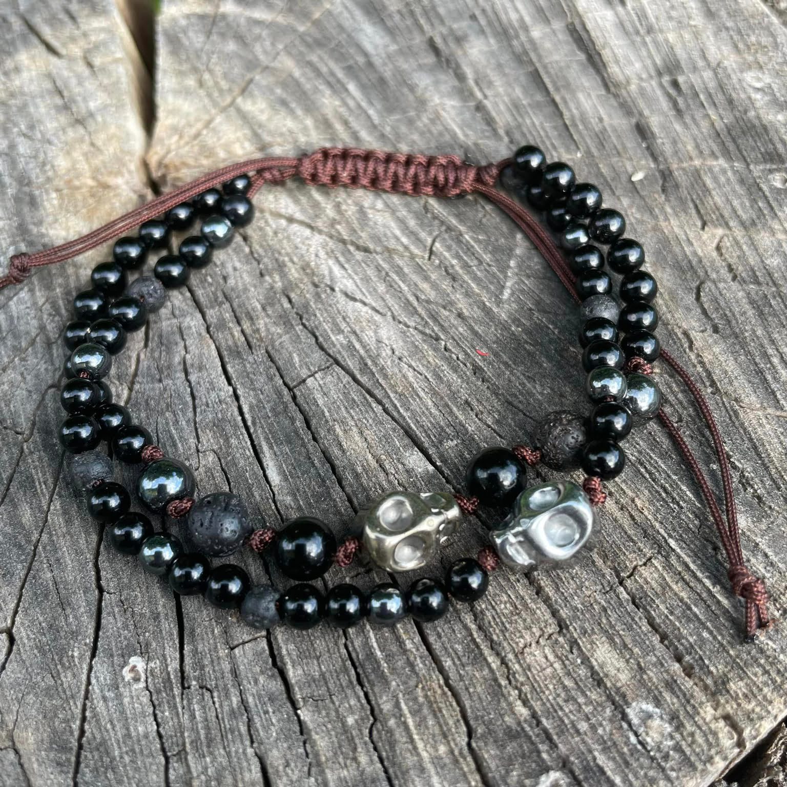Armband "Zweireihig mit Totenköpfen"