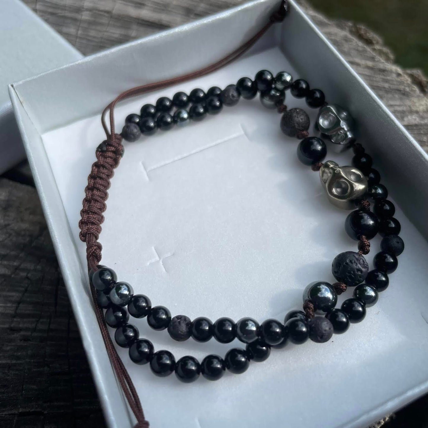 Armband "Zweireihig mit Totenköpfen"