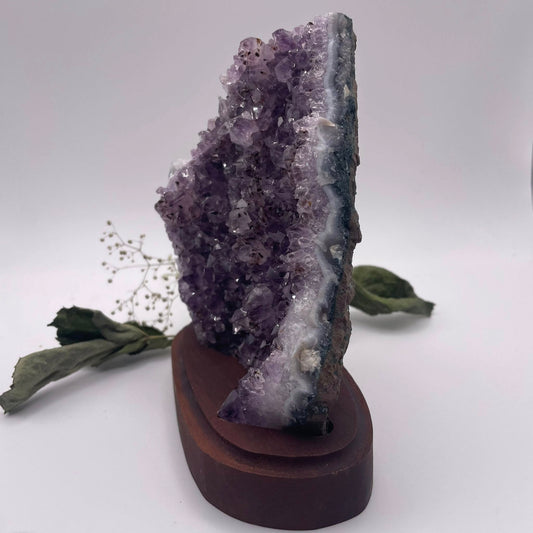 Amethystdrusenstück auf Holz Nr. 1