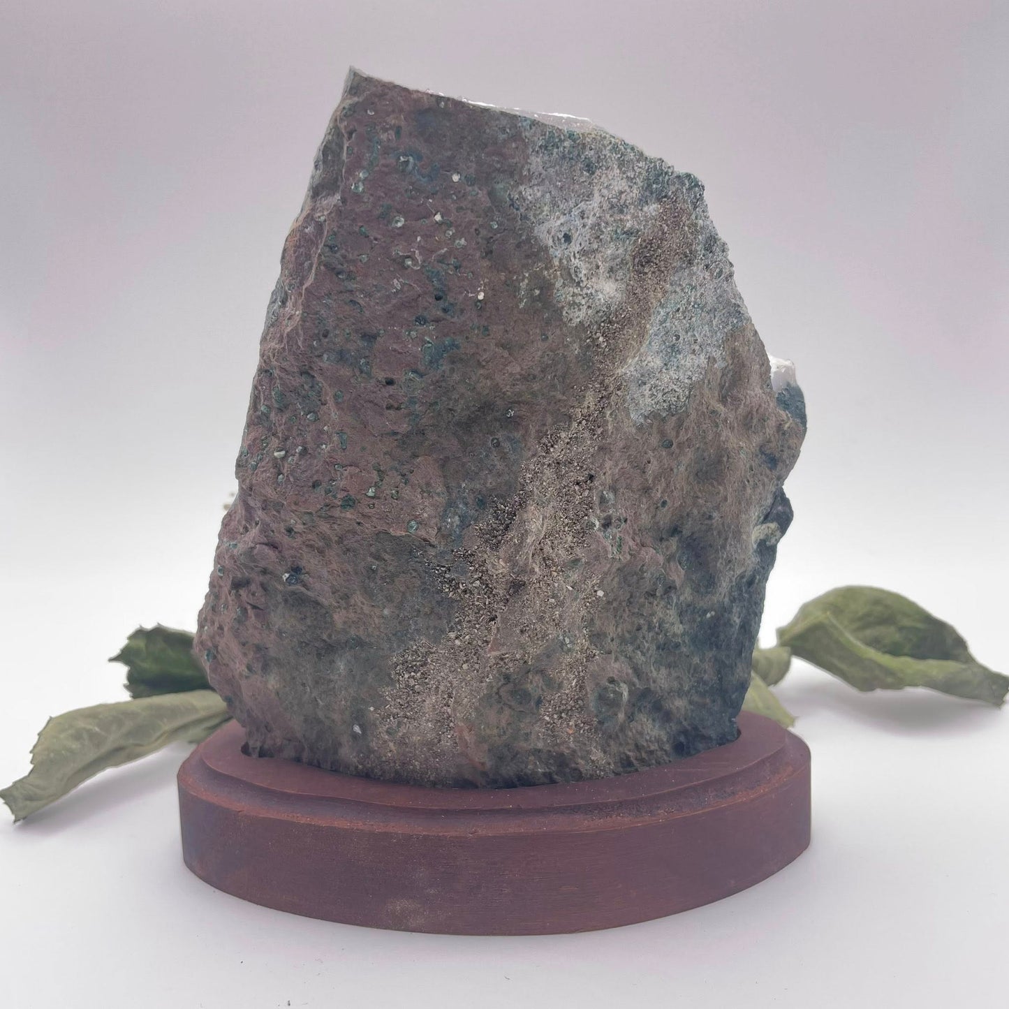 Amethystdrusenstück auf Holz Nr. 1