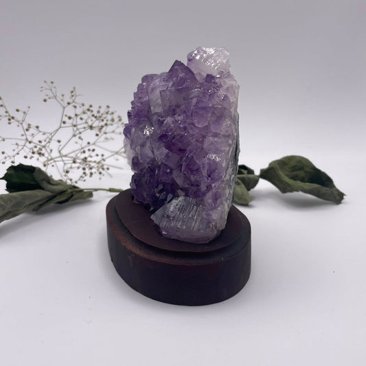 Amethystdrusenstück auf Holz Nr. 2