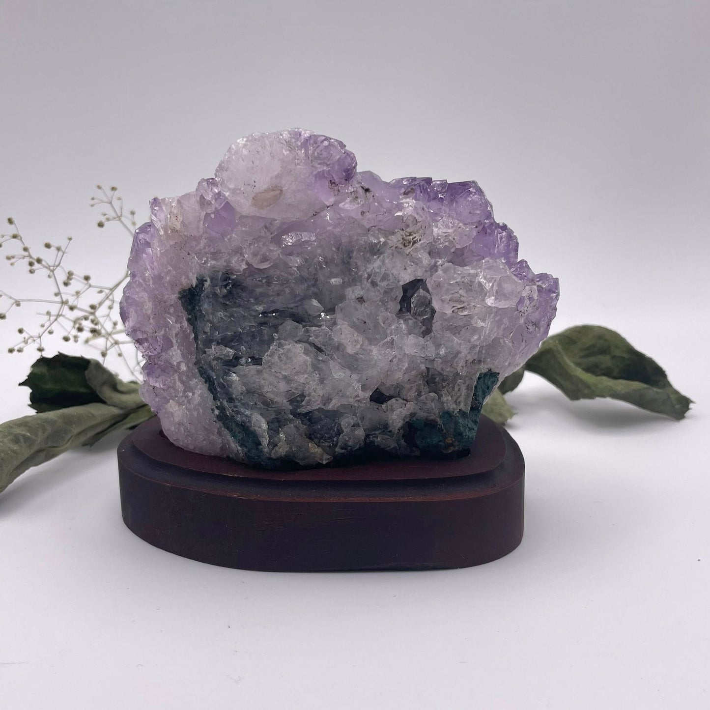 Amethystdrusenstück auf Holz Nr. 2