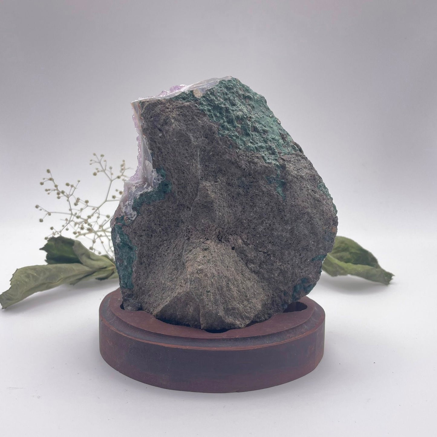 Amethystdrusenstück auf Holz Nr. 5