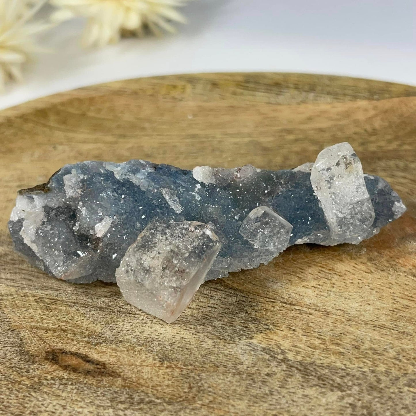 Apophyllit auf Chalcedon