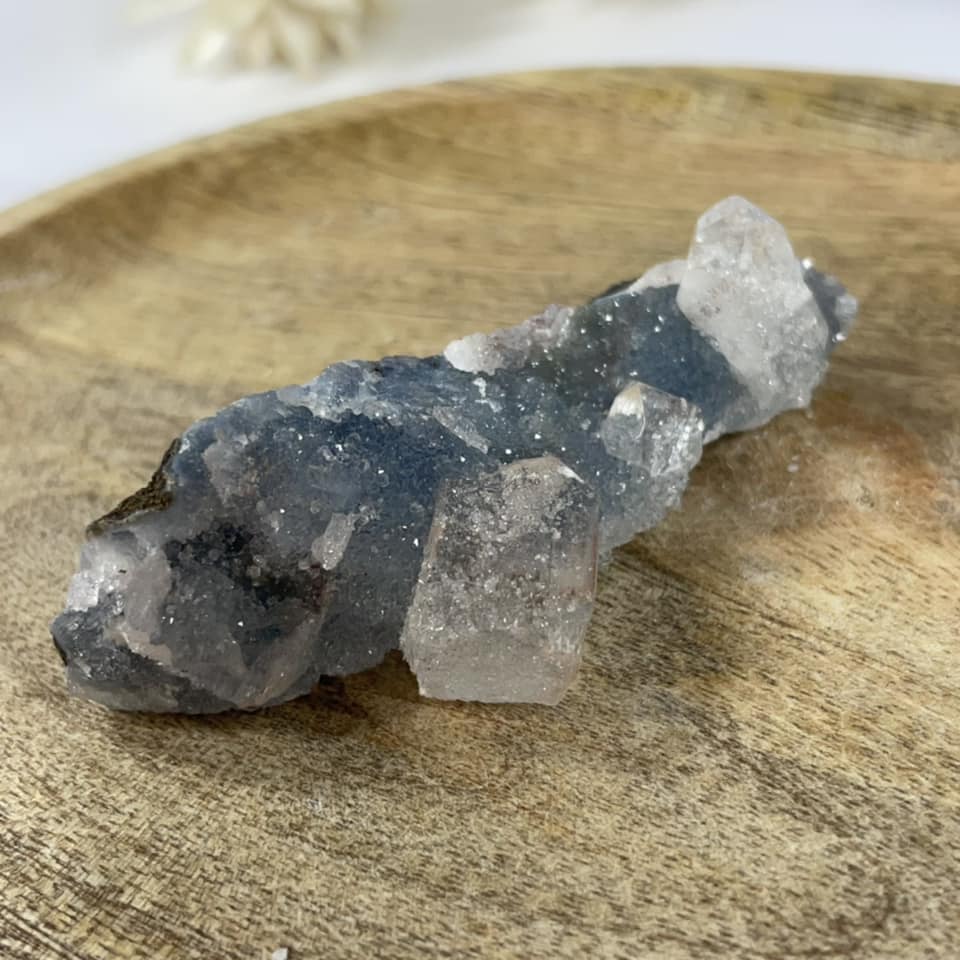 Apophyllit auf Chalcedon