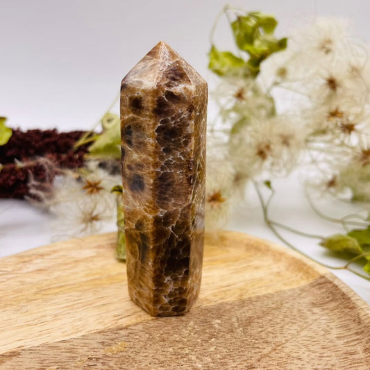 Aragonit-Obelisk Nr. 1, ca. 8 cm hoch und 2,2 cm Durchmesser – Unikat von WUNDERSTEIN
