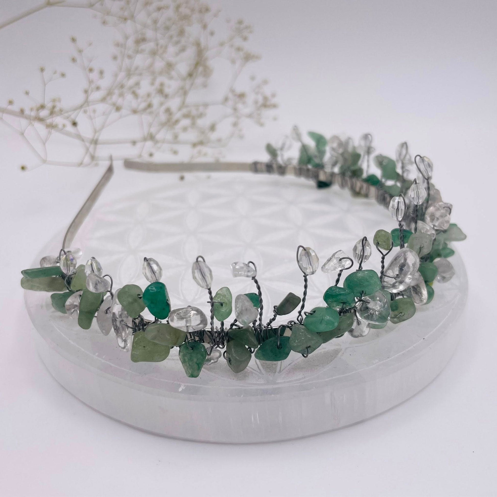 Silberne Edelstein-Tiara mit Aventurin und Bergkristall – märchenhafte Krone für besondere Anlässe von WUNDERSTEIN
