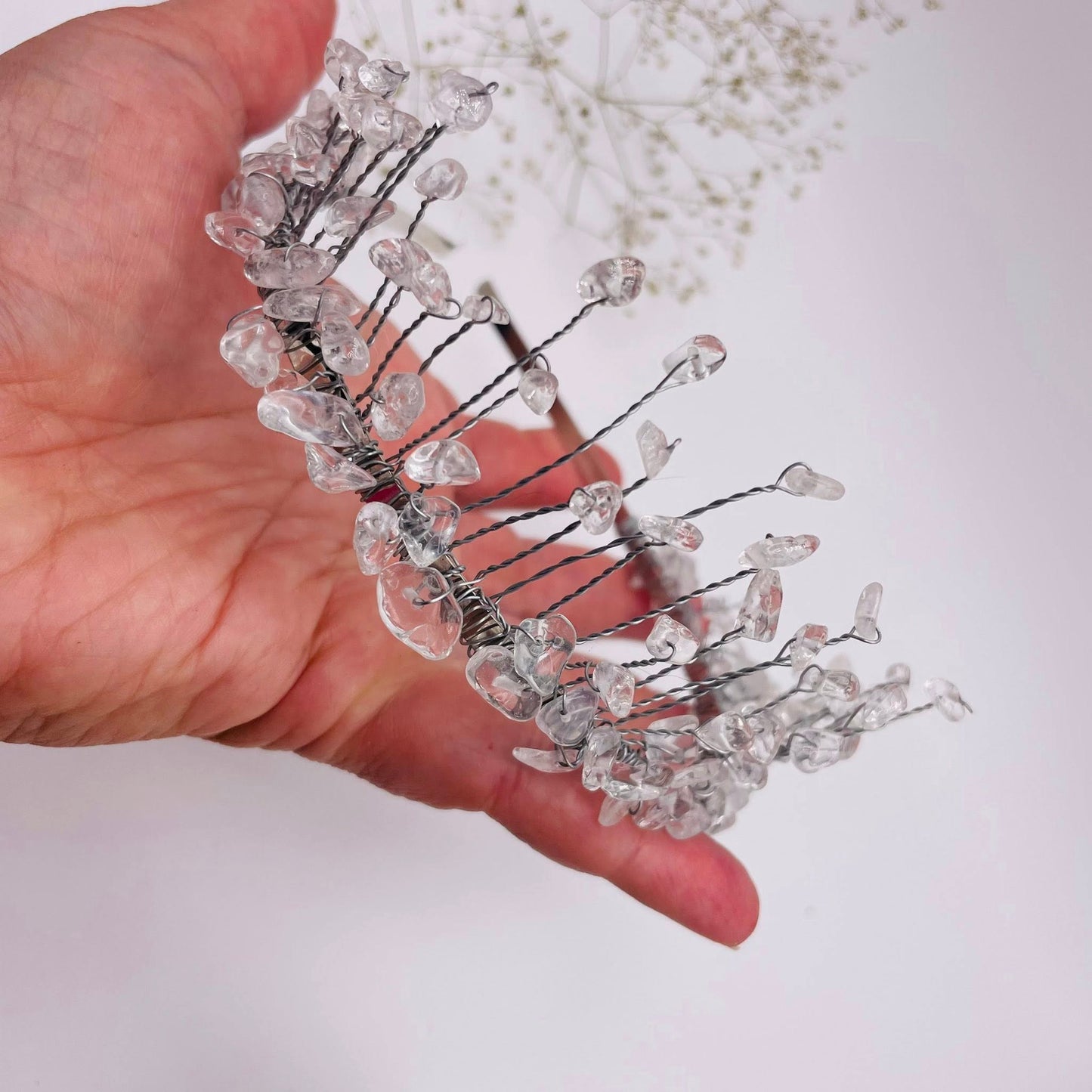 Handgefertigte Bergkristall-Tiara als Brautschmuck – kristallklare Edelstein-Krone für Hochzeiten und Bälle
