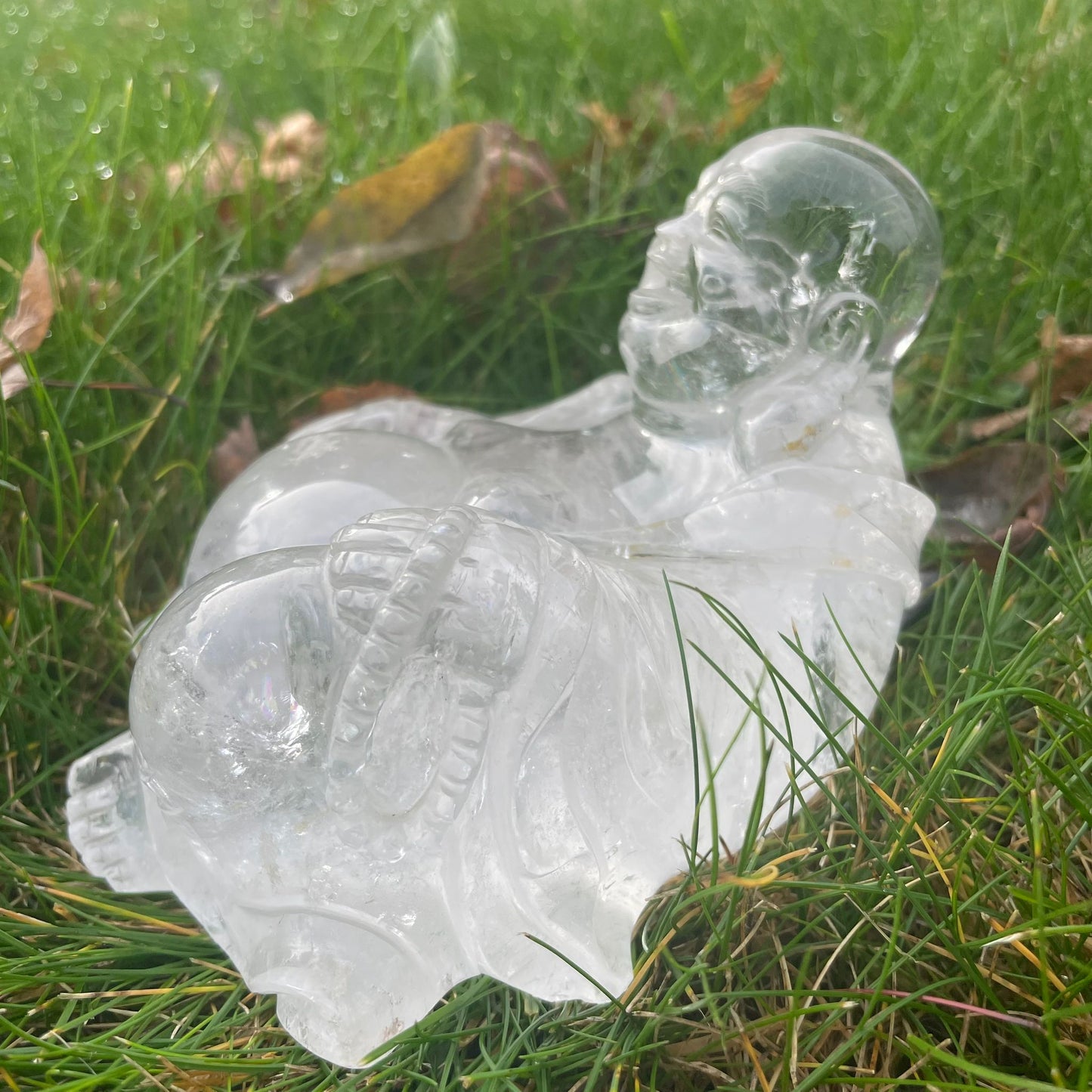 Buddha Figur sitzend aus Bergkristall – Sammlerstück Unikat, WUNDERSTEIN, Gesamtansicht
