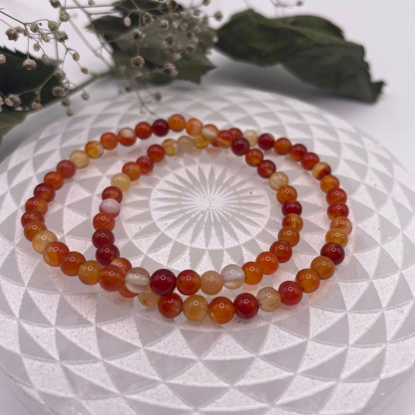 Kinderkugelarmband mit 4mm Carneol-Perlen in leuchtendem Orange – WUNDERSTEIN