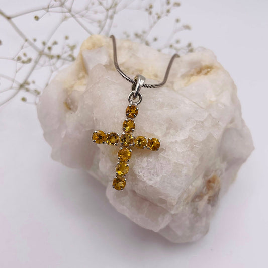 Großer Kreuz-Anhänger mit funkelndem Citrin in Sterlingsilber, ca. 3×2 cm, garantiertes Einzelstück – WUNDERSTEIN
