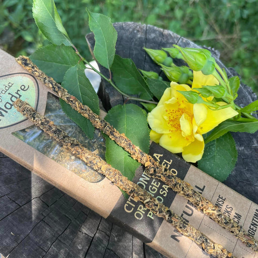 Sagrada Madre Räucherstäbchen Palo Santo mit Orangenschale & Citronella – belebend & beruhigend, 8 Stäbchen pro Packung
