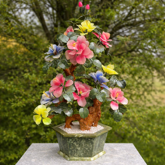 Handgefertigter Edelstein-Blütenstrauch aus Serpentin & Jade in Blau, Rosa und Gelb – WUNDERSTEIN