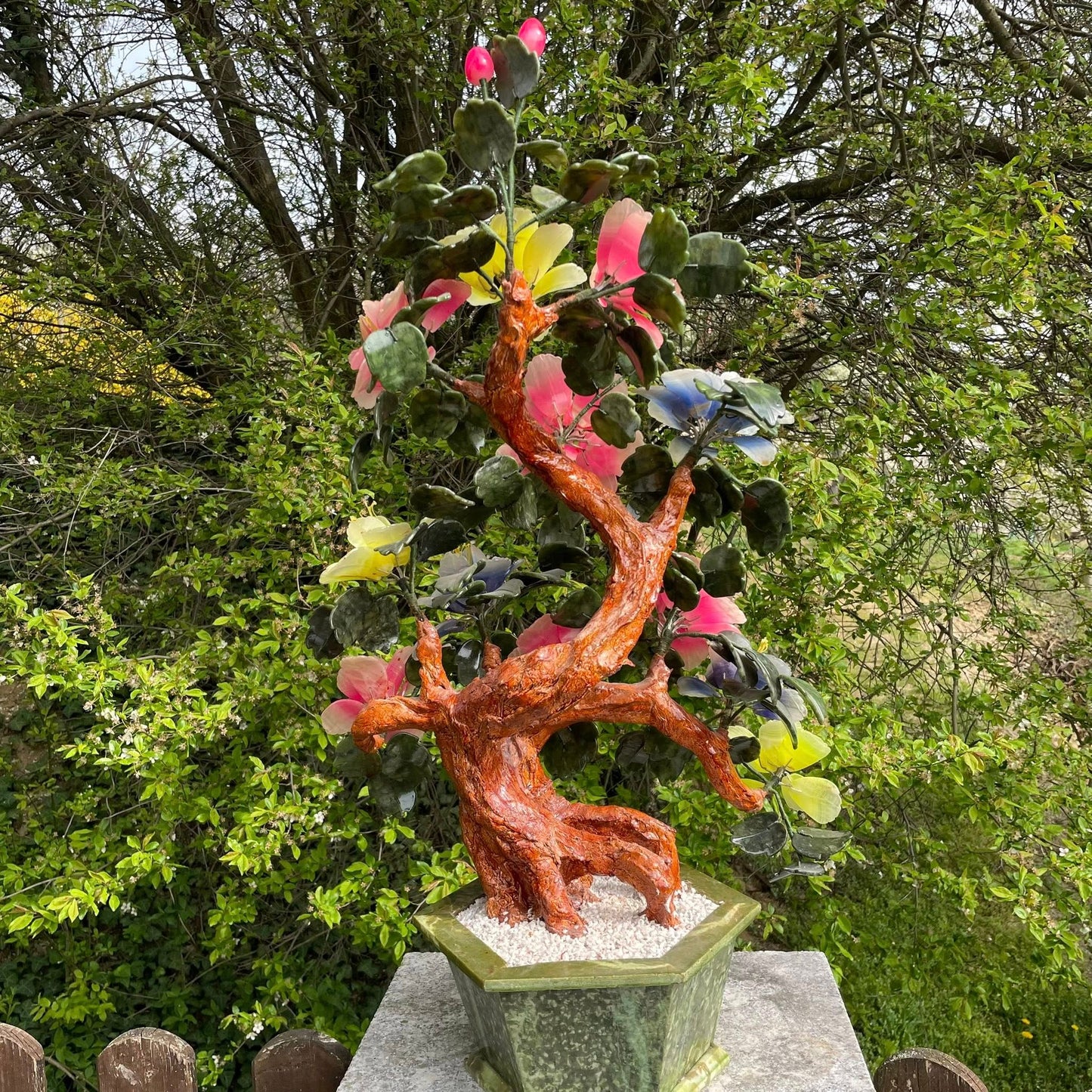 Edelstein-Blütenstrauch, 80 cm, Einzelstück aus Serpentin & Jade – WUNDERSTEIN