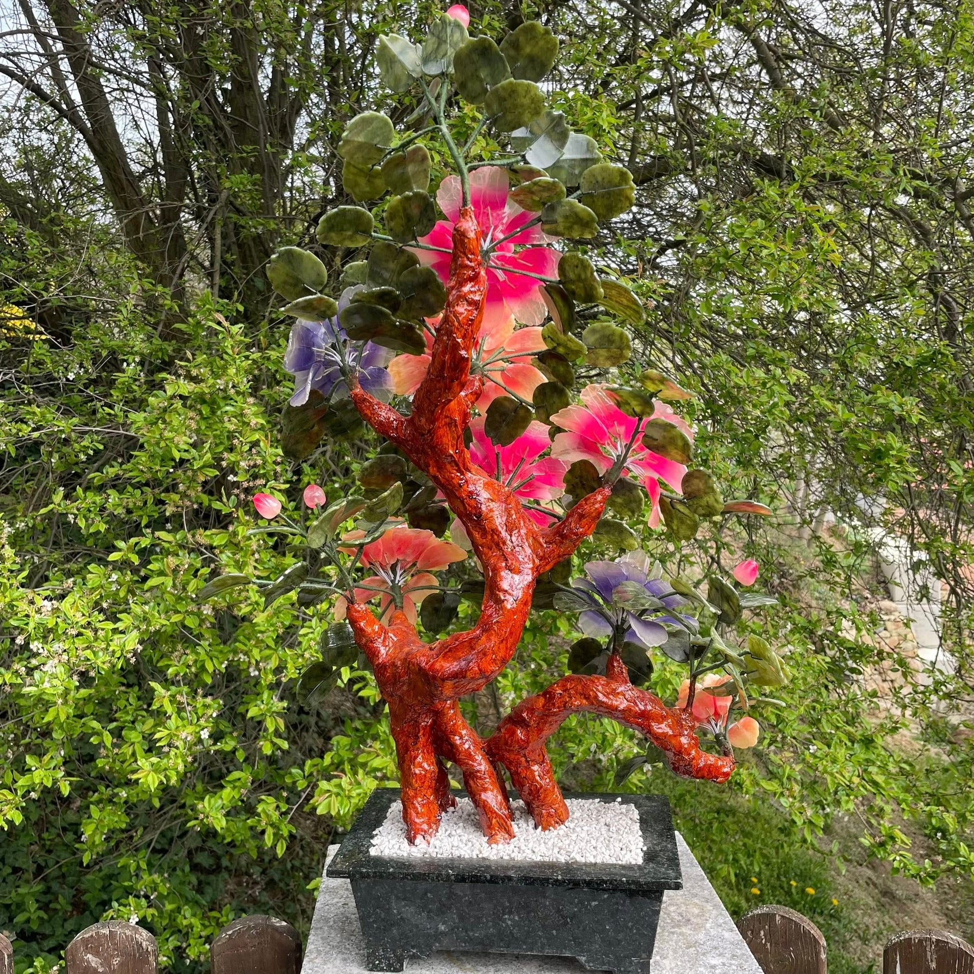 Edelstein-Blütenstrauch, ca. 80 cm, Einzelstück aus Serpentin & Jade – WUNDERSTEIN