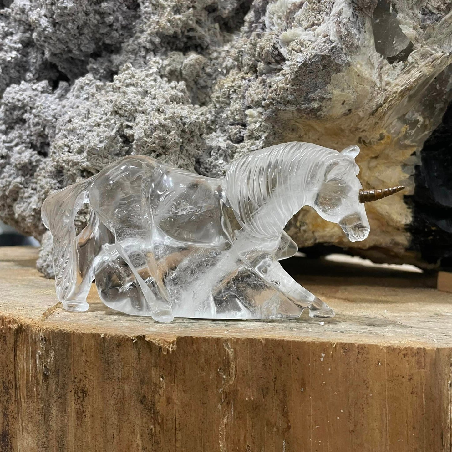 Einhorn aus Bergkristall