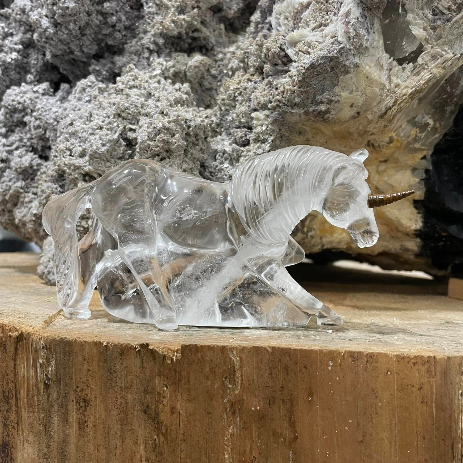 Einhorn aus Bergkristall