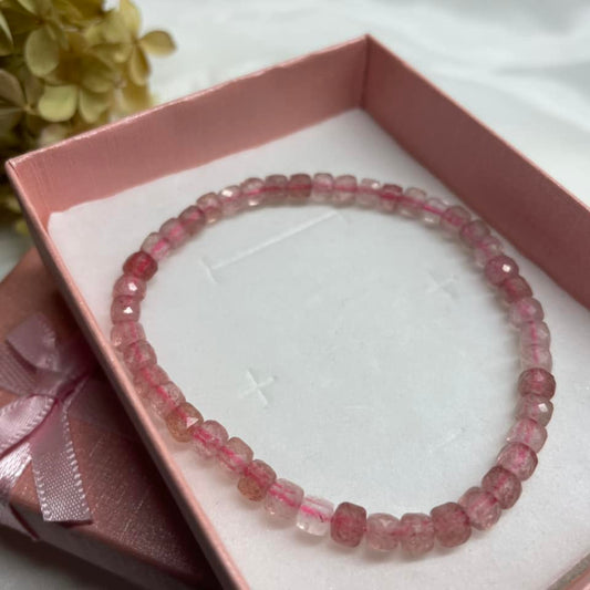 WÜRFEL-ARMBAND 4mm - Erdbeerquarz