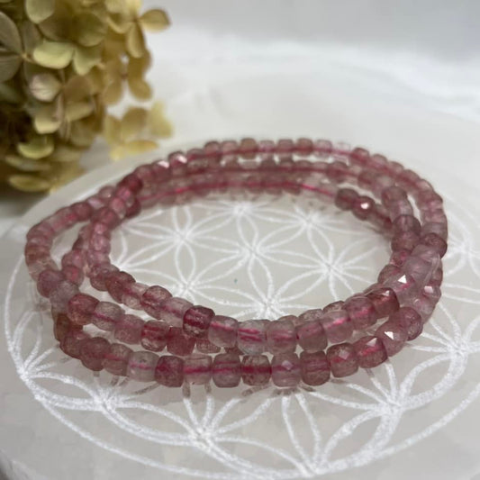 WÜRFEL-ARMBAND 4mm - Erdbeerquarz