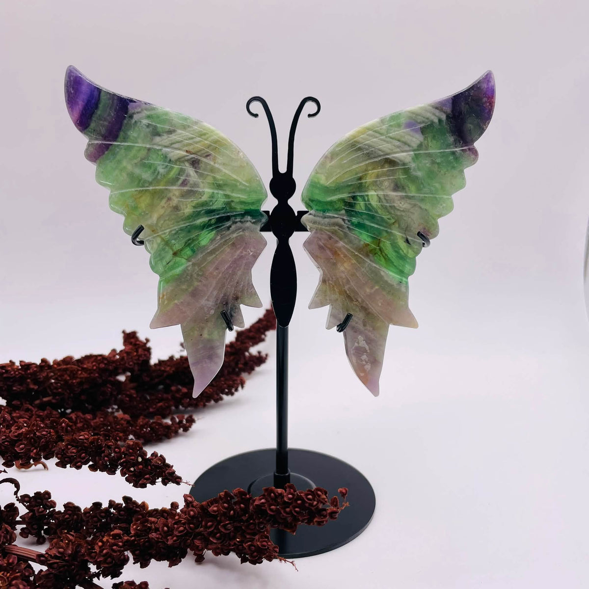 Fluorit-Schmetterling auf schwarzem Metallständer, ca. 17,5 cm hoch, Unikat von WUNDERSTEIN
